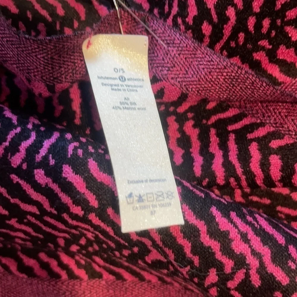 Lululemon Be Present Scarf Trax Jewelled Magenta Black